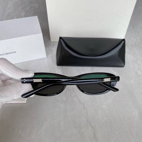 Gentle Monster Black Oval Sunglasses Sleek Minimal Frame main image 4